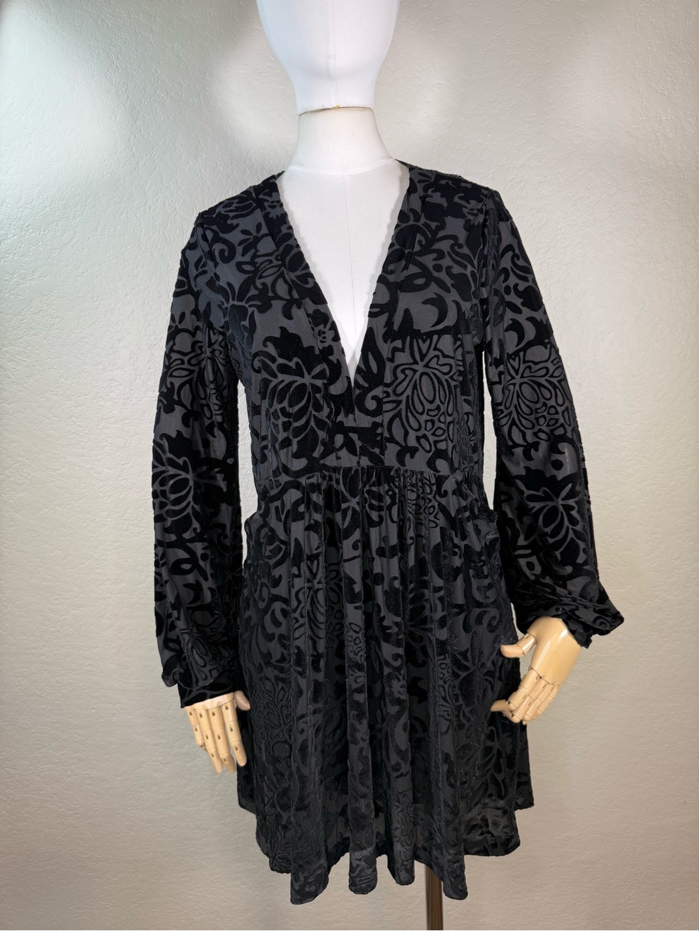 Urban Outfitters Free People Velvet Burnout Black Floral Mini Dress Size Medium - Picture 2 of 16